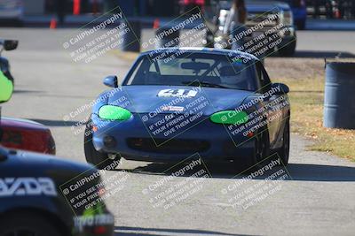 media/Nov-17-2024-CalClub SCCA (Sun) [[5252d9c58e]]/Around the Pits/